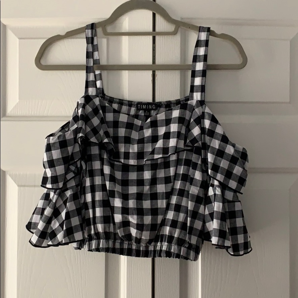 NWOT Gingham crop top with ruffles and sleeves